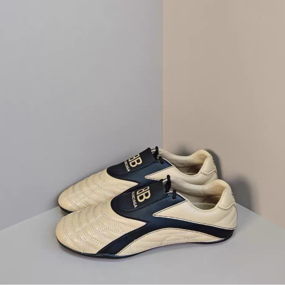 🚩steal authentic Balenciaga Cream and Black Athletic Shoes